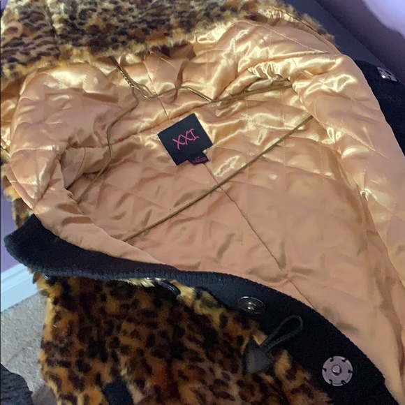 CHEETAH VEST - Picture 2 of 2